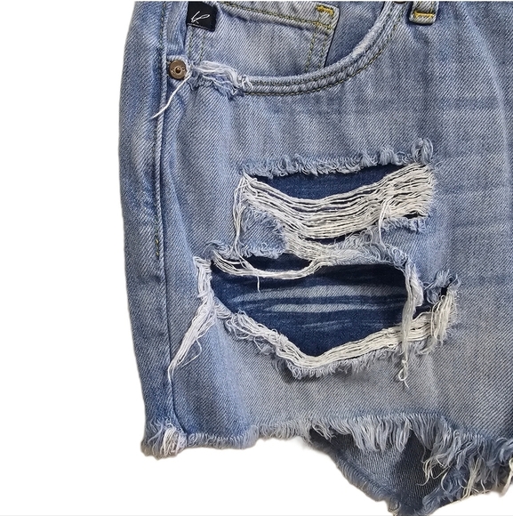 KanCan distressed 90s grunge style denim light wash jean shorts 13/30 - Picture 4 of 11